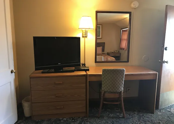 Motel West 2*