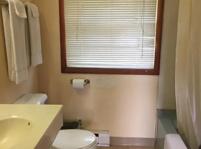 Motel West 2*